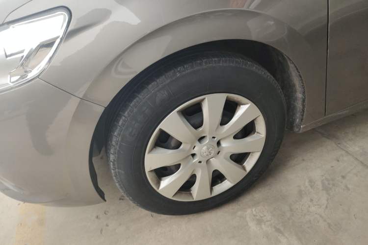 Used Peugeot 301 2014 1.6L Automatic Comfort Edition Left Front Wheel Hub