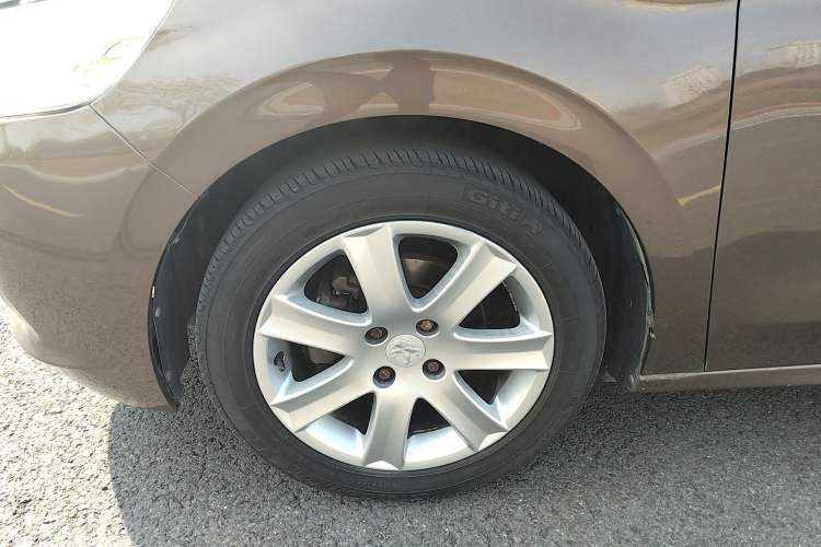 Used Peugeot 301 2014 1.6L Automatic Prestige Edition Left Front Wheel Hub