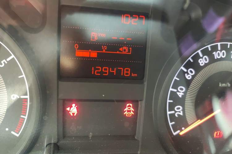 Used Peugeot 301 2014 1.6L Manual Comfort Edition Odometer Close Up