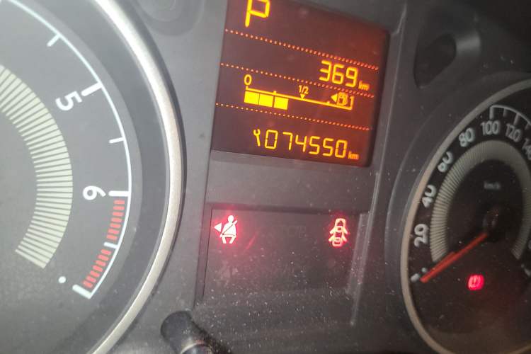 Used Peugeot 301 2014 1.6L Automatic Luxury Edition Odometer Close Up