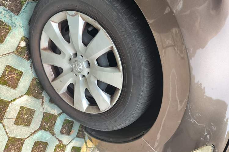 Used Peugeot 301 2014 1.6L Automatic Comfort Edition Right Front Wheel Hub
