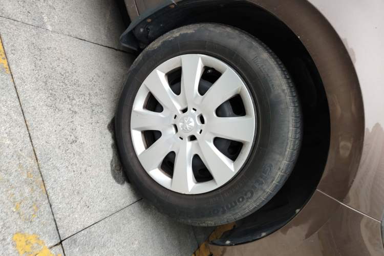 Used Peugeot 301 2014 1.6L Manual Comfort Edition Right Front Wheel Hub