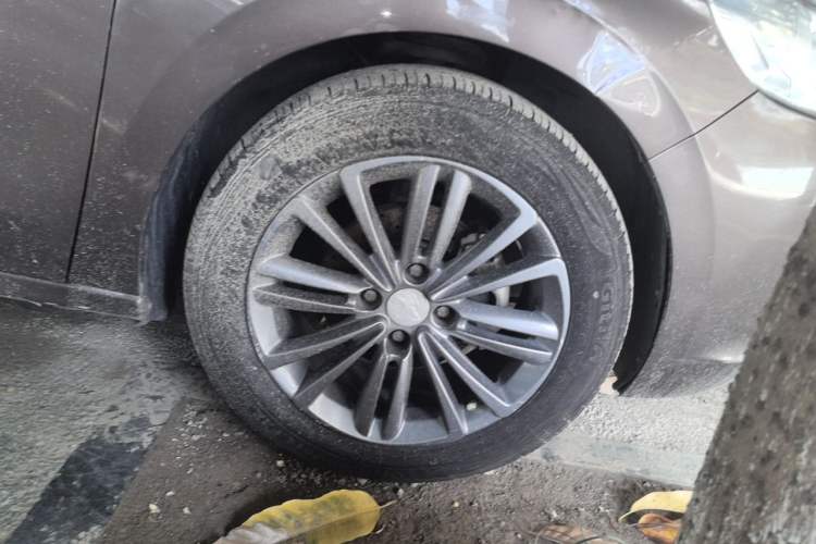 Used Peugeot 301 2014 1.6L Manual Comfort Edition Right Front Wheel Hub
