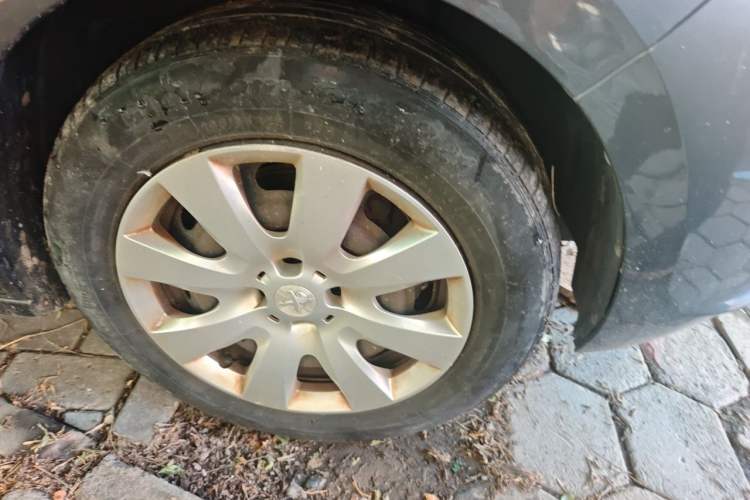 Used Peugeot 301 2014 1.6L Manual Comfort Edition Right Front Wheel Hub