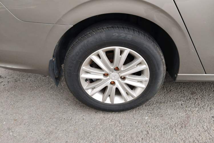 Used Peugeot 301 2014 1.6L Automatic Luxury Edition Right Rear Wheel Hub