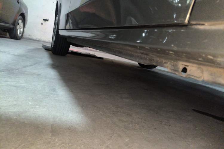 Used Peugeot 301 2014 1.6L Manual Comfort Edition Right Side Sill