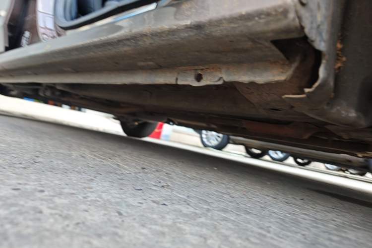 Used Peugeot 301 2014 1.6L Manual Luxury Edition Right Side Sill
