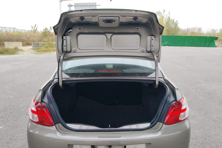 Used Peugeot 301 2014 1.6L Automatic Luxury Edition Trunk