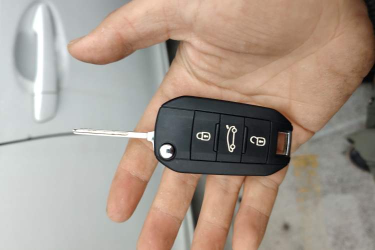Used Peugeot 301 2014 1.6L Manual Comfort Edition Vehicle Key