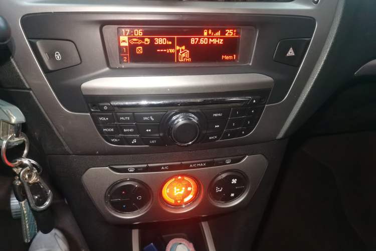 Used Peugeot 301 2014 1.6L Manual Luxury Edition Audio And AC Panel