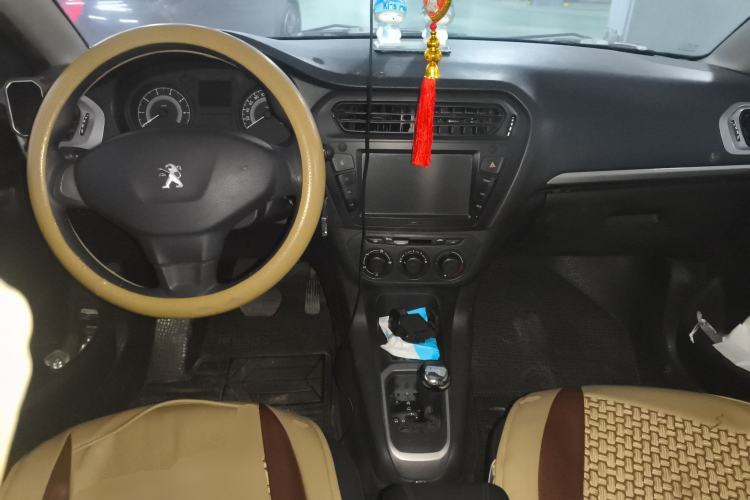 Used Peugeot 301 2014 1.6L Automatic Comfort Edition Center Console