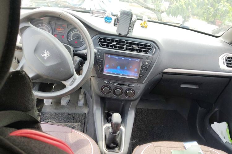 Used Peugeot 301 2014 1.6L Manual Comfort Edition Center Console