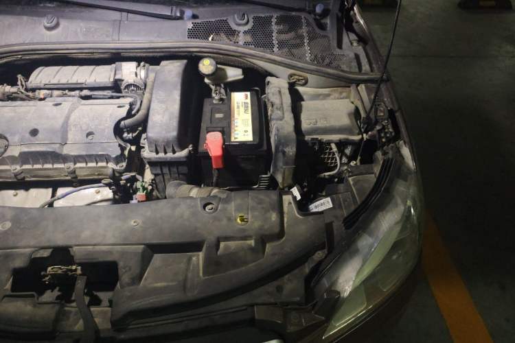 Used Peugeot 301 2014 1.6L Manual Comfort Edition Engine Bay Left