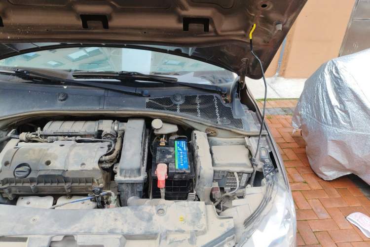 Used Peugeot 301 2014 1.6L Manual Luxury Edition Engine Bay Left