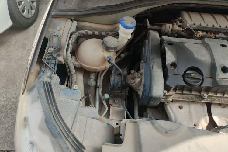 Used Peugeot 301 2014 1.6L Manual Comfort Edition Engine Bay Right