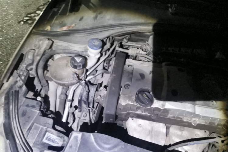 Used Peugeot 301 2014 1.6L Manual Comfort Edition Engine Bay Right