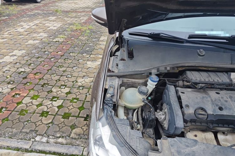 Used Peugeot 301 2014 1.6L Manual Luxury Edition Engine Bay Right