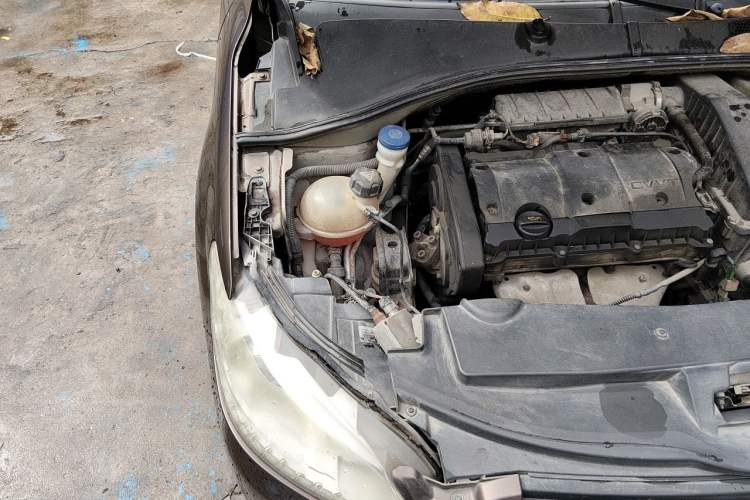 Used Peugeot 301 2014 1.6L Manual Luxury Edition Engine Bay Right