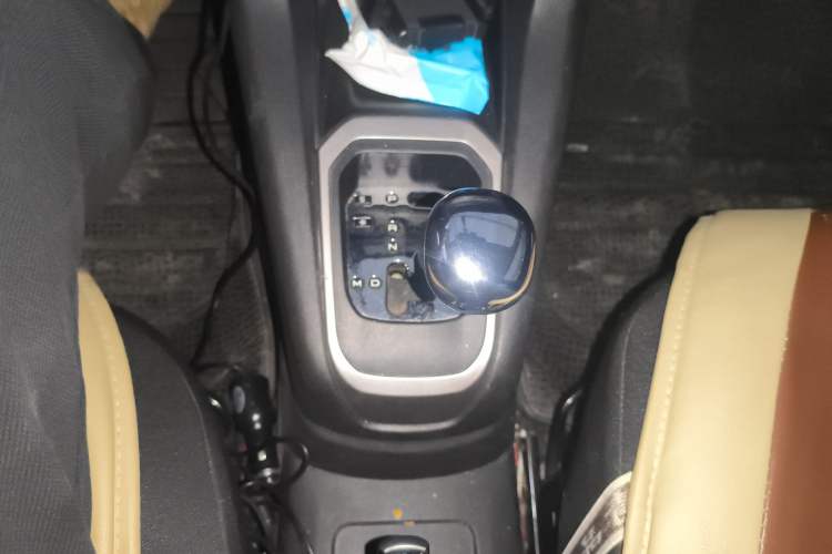 Used Peugeot 301 2014 1.6L Automatic Comfort Edition Gear Lever