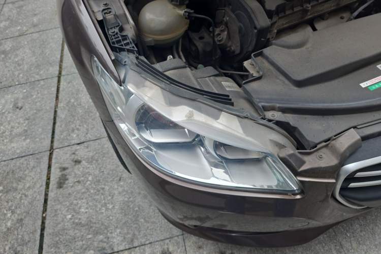 Used Peugeot 301 2014 1.6L Manual Comfort Edition Right Front Headlight