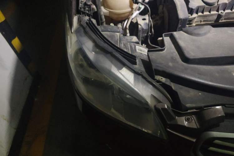 Used Peugeot 301 2014 1.6L Manual Comfort Edition Right Front Headlight
