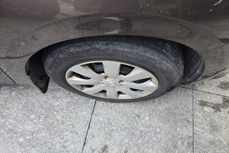 Used Peugeot 301 2014 1.6L Manual Comfort Edition Right Front Wheel Hub