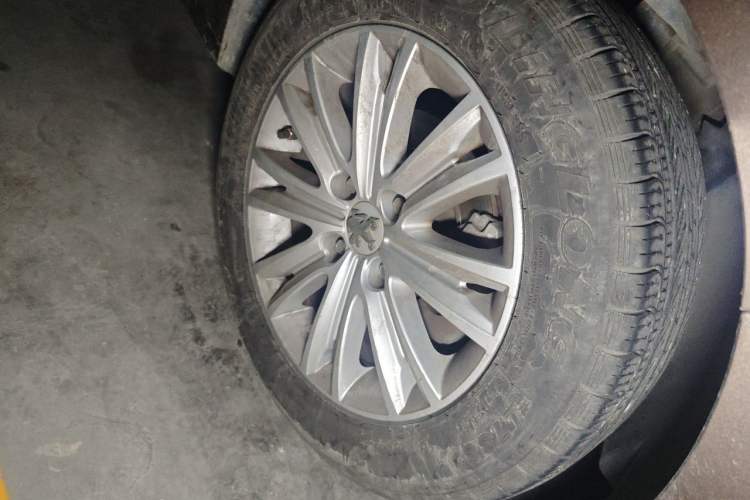 Used Peugeot 301 2014 1.6L Manual Comfort Edition Right Front Wheel Hub