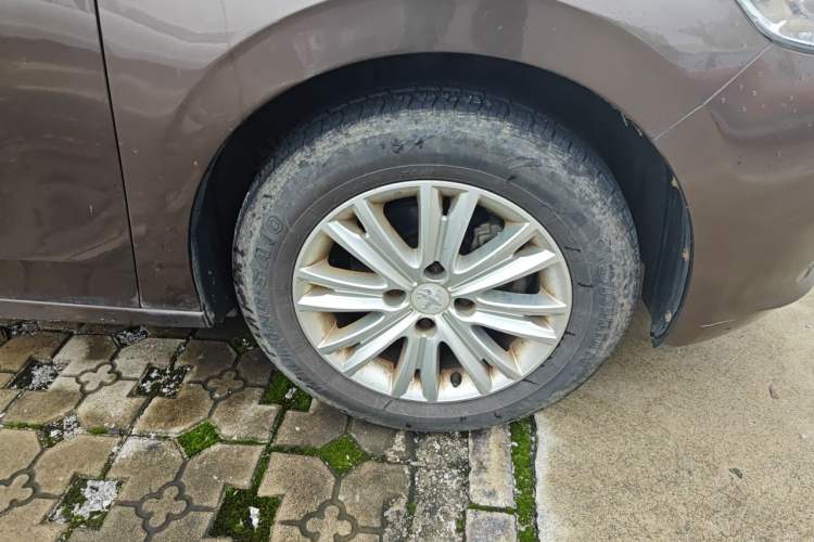 Used Peugeot 301 2014 1.6L Manual Luxury Edition Right Front Wheel Hub