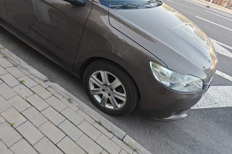 Used Peugeot 301 2014 1.6L Automatic Prestige Edition Right Front Wheel Hub