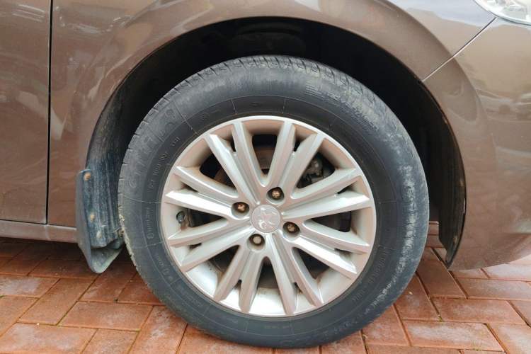 Used Peugeot 301 2014 1.6L Manual Luxury Edition Right Front Wheel Hub