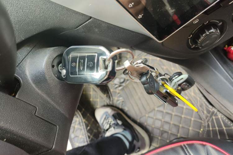 Used Peugeot 301 2014 1.6L Manual Comfort Edition Vehicle Key