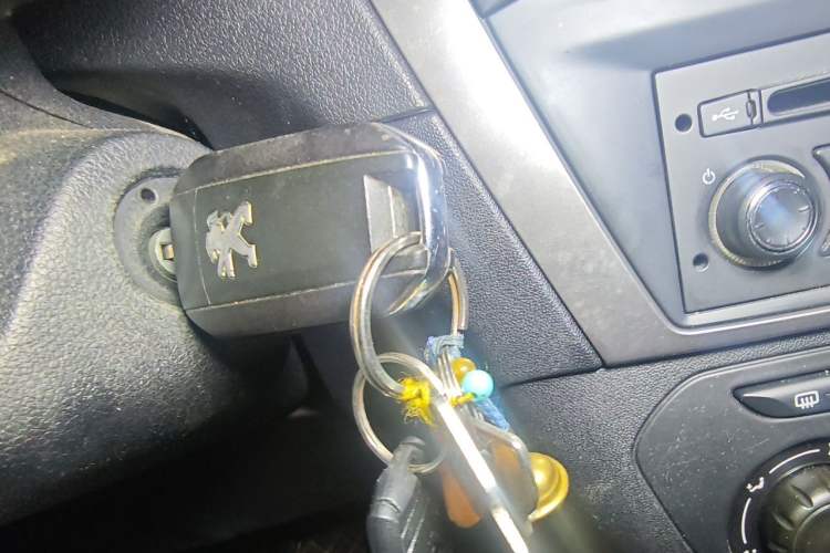 Used Peugeot 301 2014 1.6L Manual Comfort Edition Vehicle Key