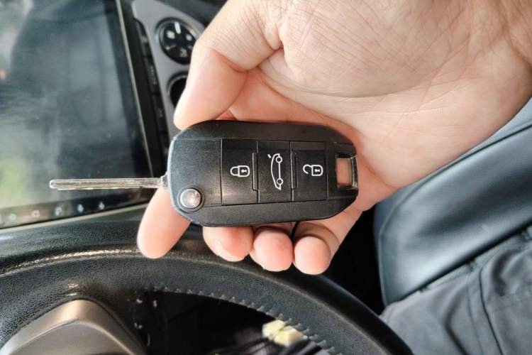 Used Peugeot 301 2014 1.6L Manual Luxury Edition Vehicle Key