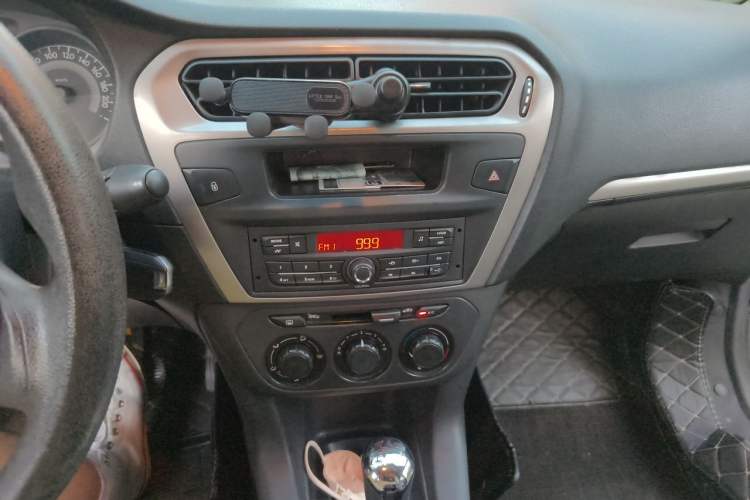 Used Peugeot 301 2014 1.6L Automatic Comfort Edition Audio And AC Panel