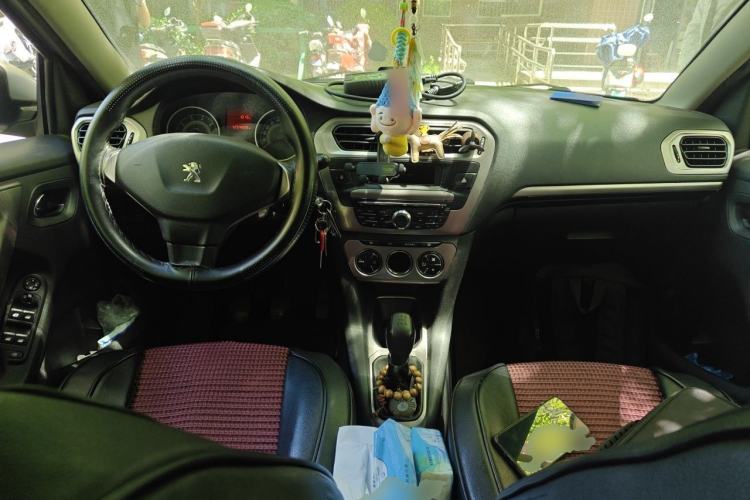 Used Peugeot 301 2014 1.6L Manual Luxury Edition Center Console