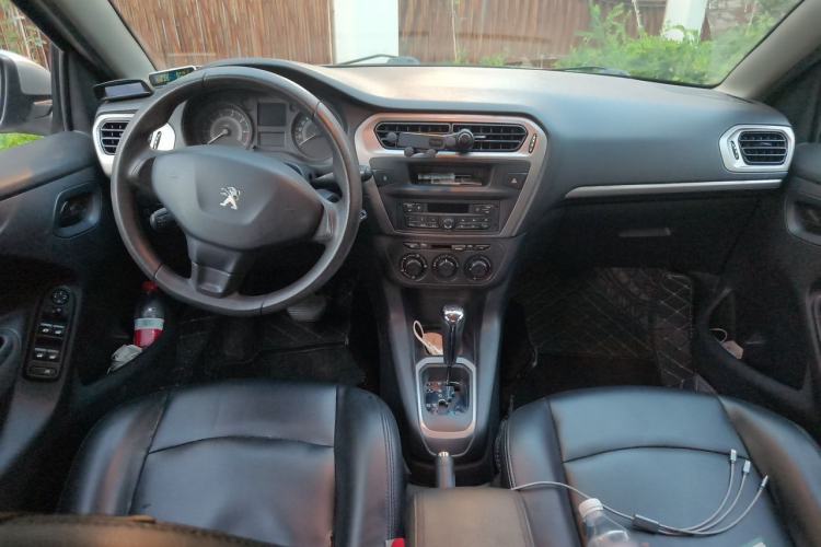 Used Peugeot 301 2014 1.6L Automatic Comfort Edition Center Console