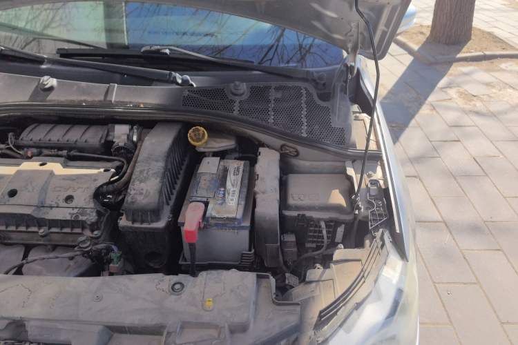 Used Peugeot 301 2014 1.6L Manual Comfort Edition Engine Bay Left
