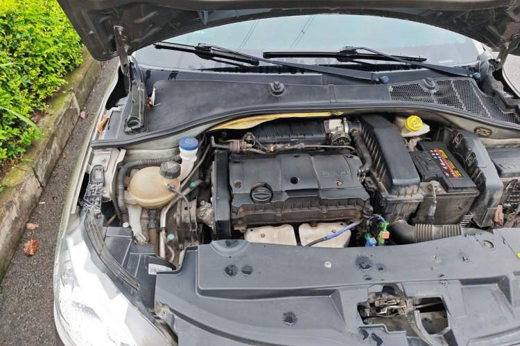 Used Peugeot 301 2014 1.6L Manual Comfort Edition Engine Bay Right