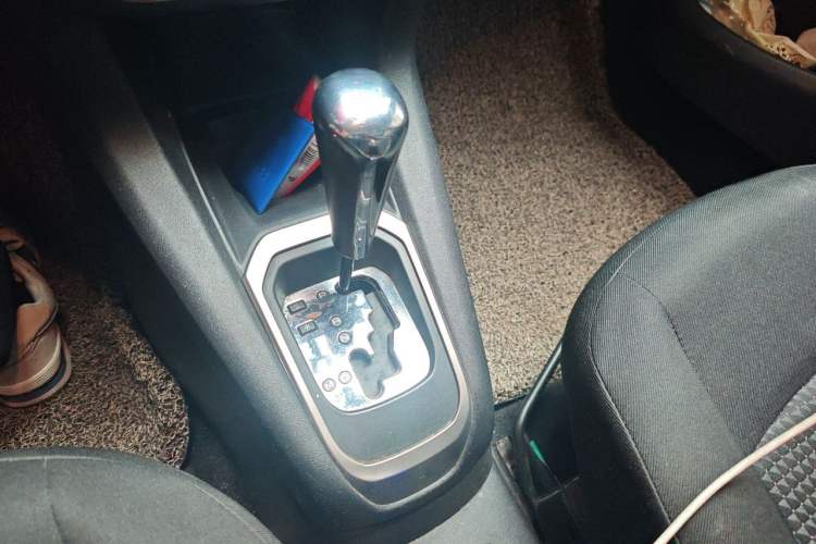 Used Peugeot 301 2014 1.6L Automatic Comfort Edition Gear Lever