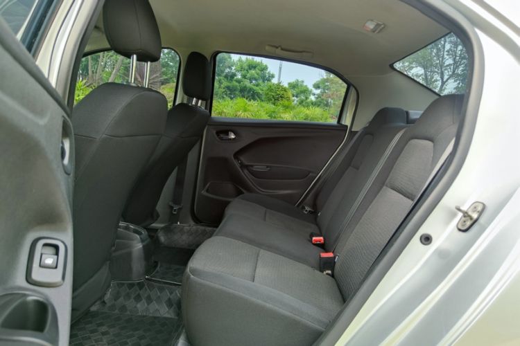 Used Peugeot 301 2014 1.6L Manual Comfort Edition Interior 5
