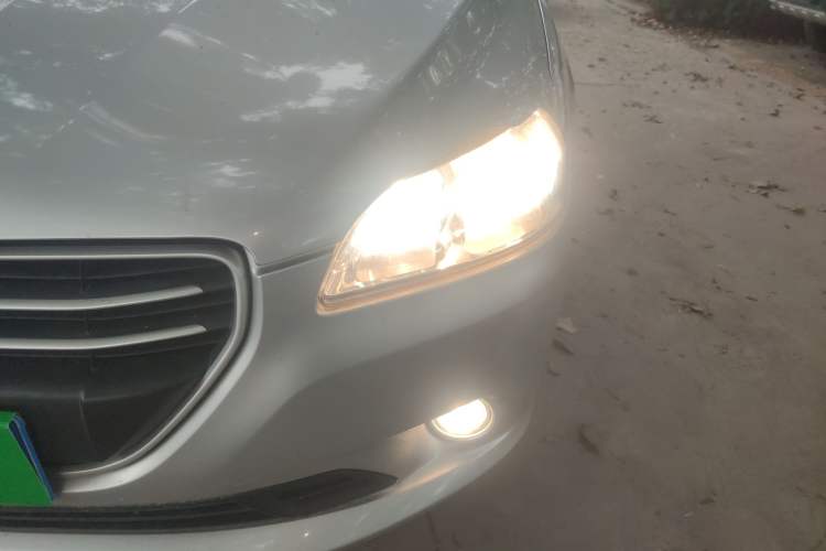Used Peugeot 301 2014 1.6L Manual Comfort Edition Left Front Headlight