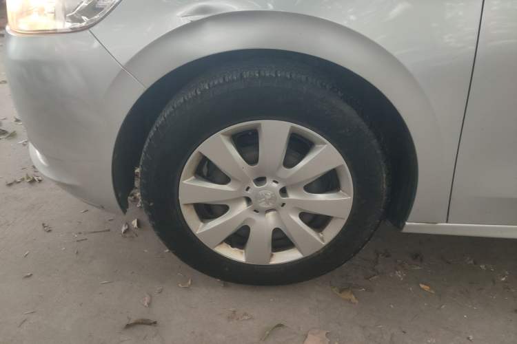 Used Peugeot 301 2014 1.6L Manual Comfort Edition Left Front Wheel Hub