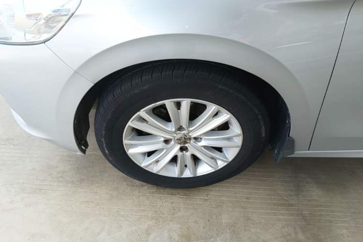Used Peugeot 301 2014 1.6L Manual Comfort Edition Left Front Wheel Hub