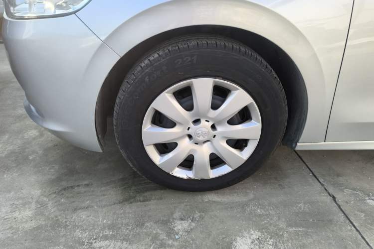 Used Peugeot 301 2014 1.6L Automatic Comfort Edition Left Front Wheel Hub