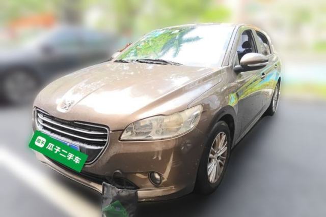 Ojetý Peugeot 301 2014 1.6L Automatic Luxury Edition