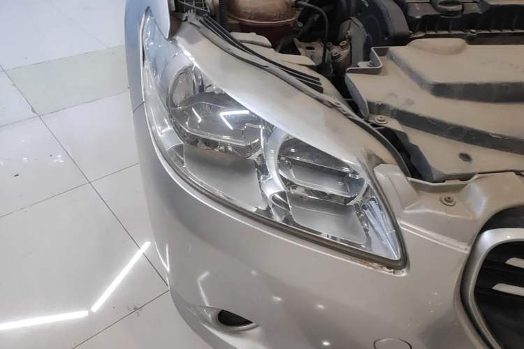 Used Peugeot 301 2014 1.6L Manual Comfort Edition Right Front Headlight