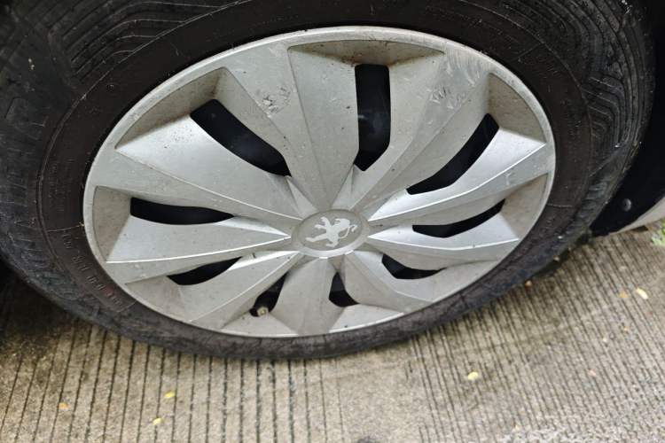 Used Peugeot 301 2014 1.6L Automatic Comfort Edition Right Front Wheel Hub