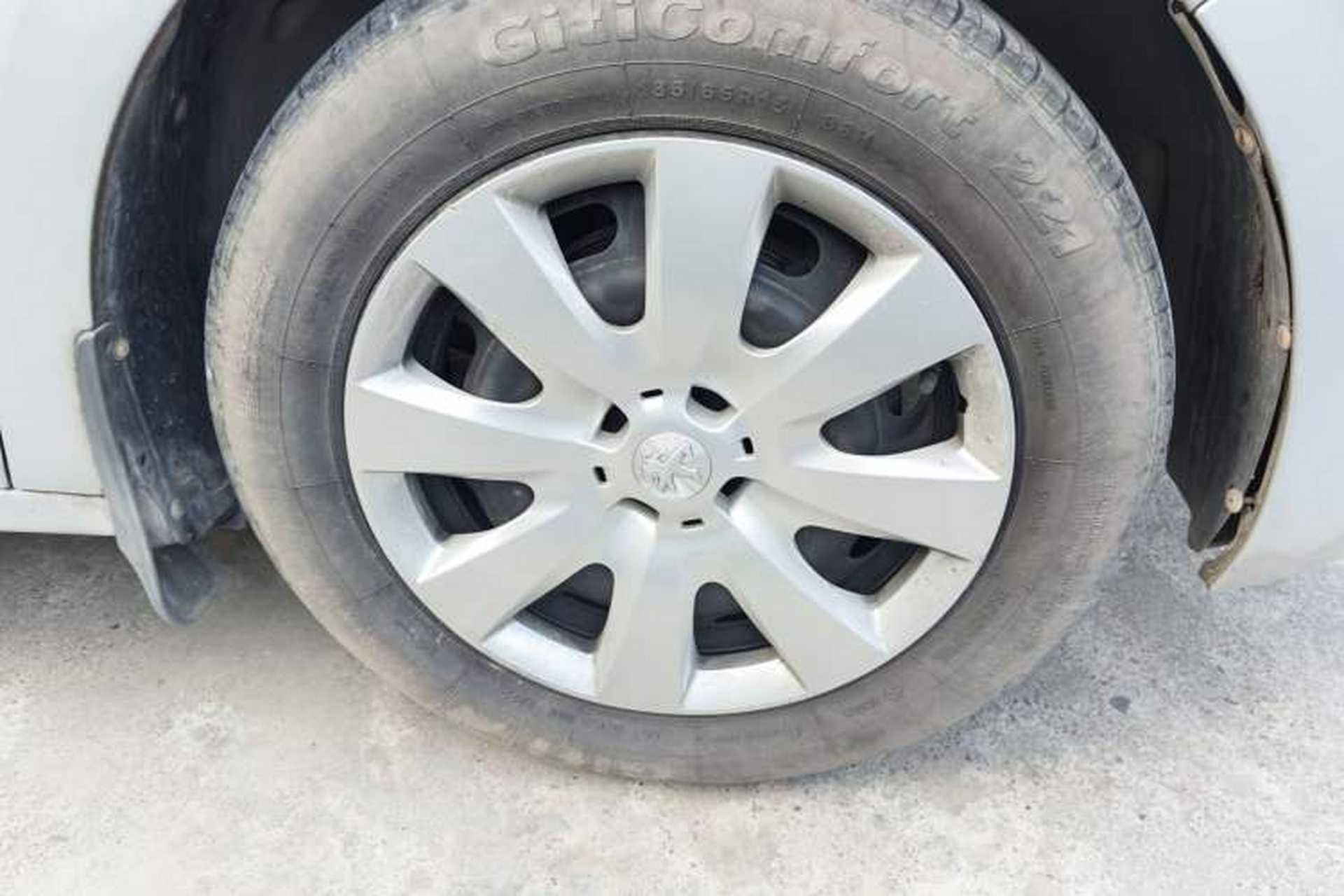 Used Peugeot 301 2014 1.6L Manual Comfort Edition Right Front Wheel Hub