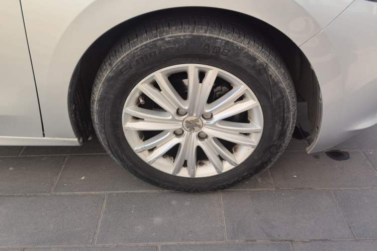 Used Peugeot 301 2014 1.6L Manual Comfort Edition Right Front Wheel Hub