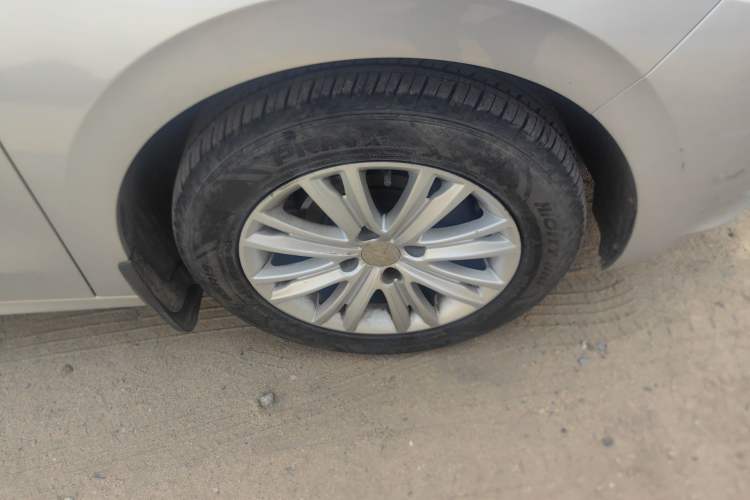 Used Peugeot 301 2014 1.6L Manual Comfort Edition Right Front Wheel Hub